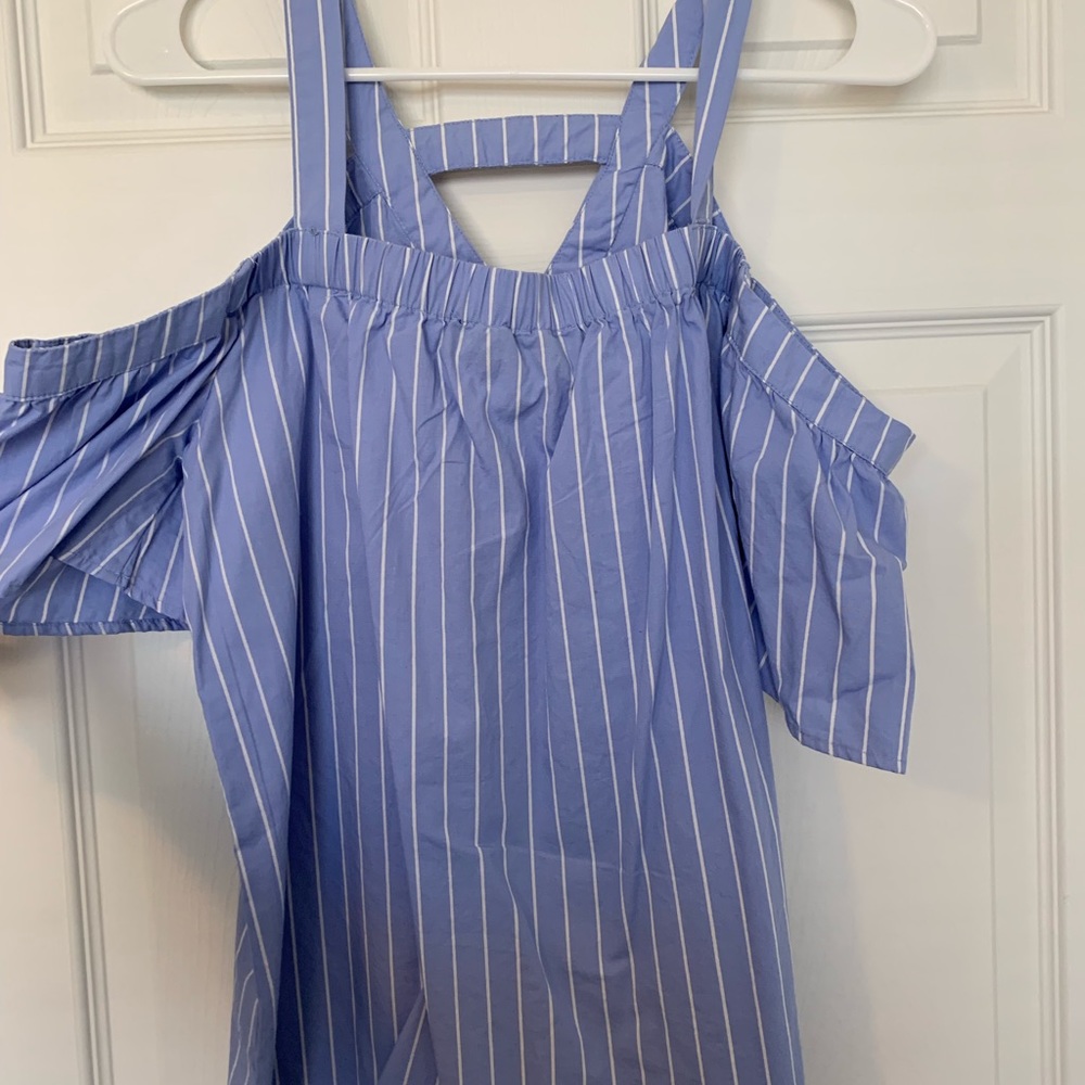 Woman’s top. - Picture 2 of 2